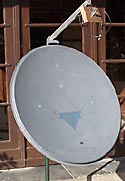 Parabolic reflector with Biquad antenna